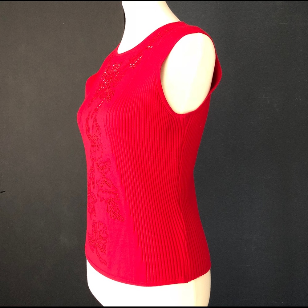 Valerie Stevens Red Sleeveless Sweater. - Picture 6 of 8